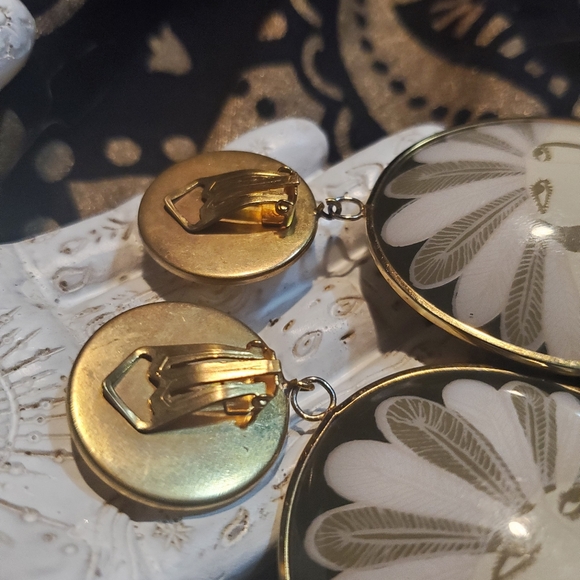 **VINTAGE FIND** clip-on earrings and brooch set in perfect condition - Picture 7 of 7